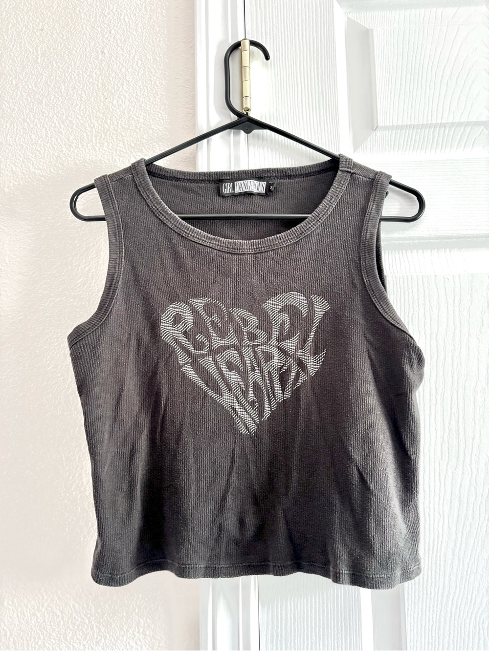 Girl Dangerous Rebel Heart Ribbed Tank Top M